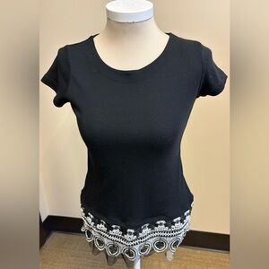 Black fitted short sleeve tee with crew neck & decorative trim women's size M